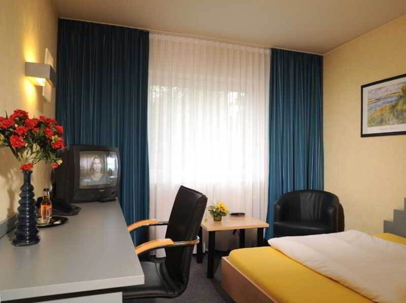 Hotel Triton Kolín nad Rýnem Exteriér fotografie